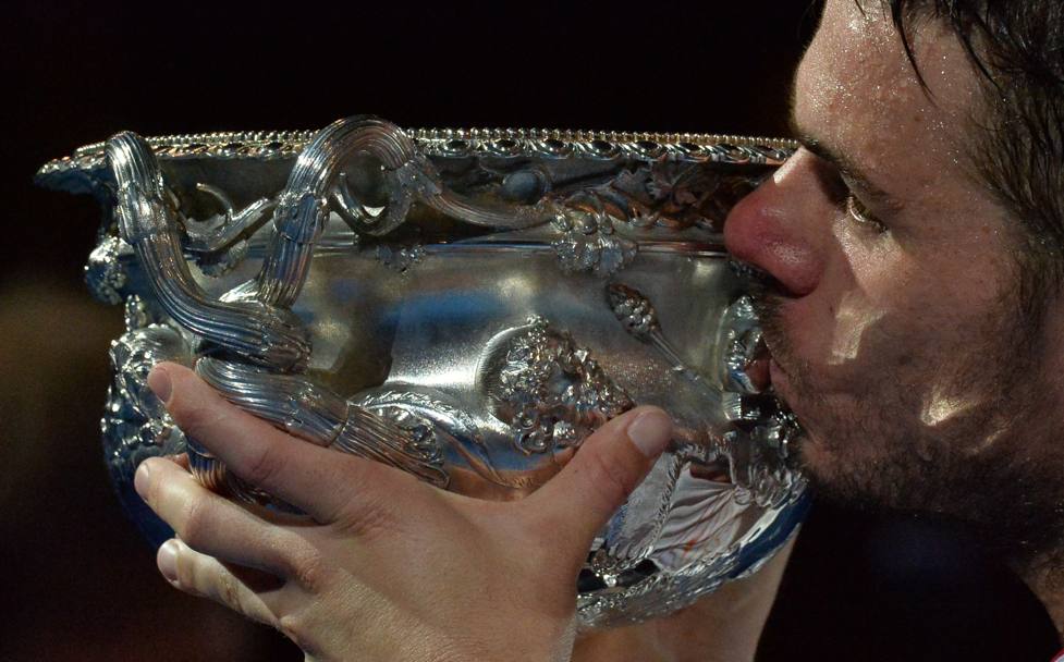 Per Wawrinka si tratta del primo successo in un torneo del Grande Slam e del sesto titolo in totale. Con questa vittoria lo svizzero salira&#39; domani al numero 3 del mondo. Afp